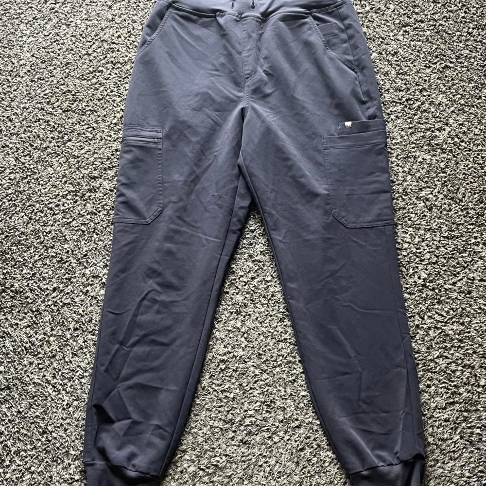 FIGS Technical Collection Women Medium Charcoal Gray 9-Pocket Jogger Scrub Pants